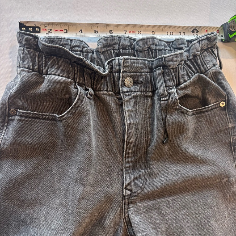 EXPRESS Women’s Black Wash Super High Rise Mom Jean Size 10 - Picture 5 of 13